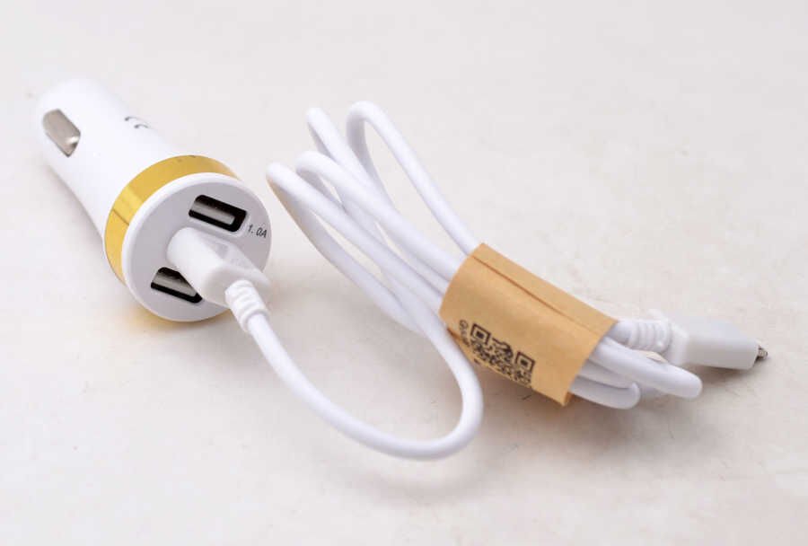 3 Usb li 2 in 1 Micro Araç Şarj Seti 3000 Mah Beyaz