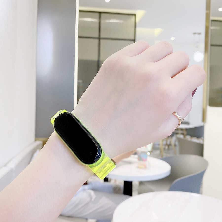 Xiaomi Mi Band 5 / 6 Silikon Kordon Esnek Tasarım (KRD-27) Siyah