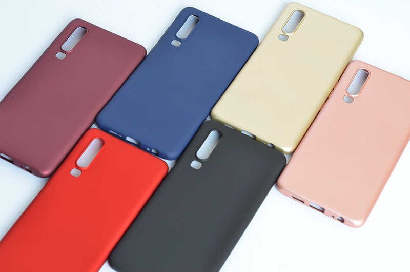 Huawei P30 Kılıf Yumuşak Dokulu Soft Esnek İnce Mat Renkli Silikon Kapak (PREMİER) Siyah