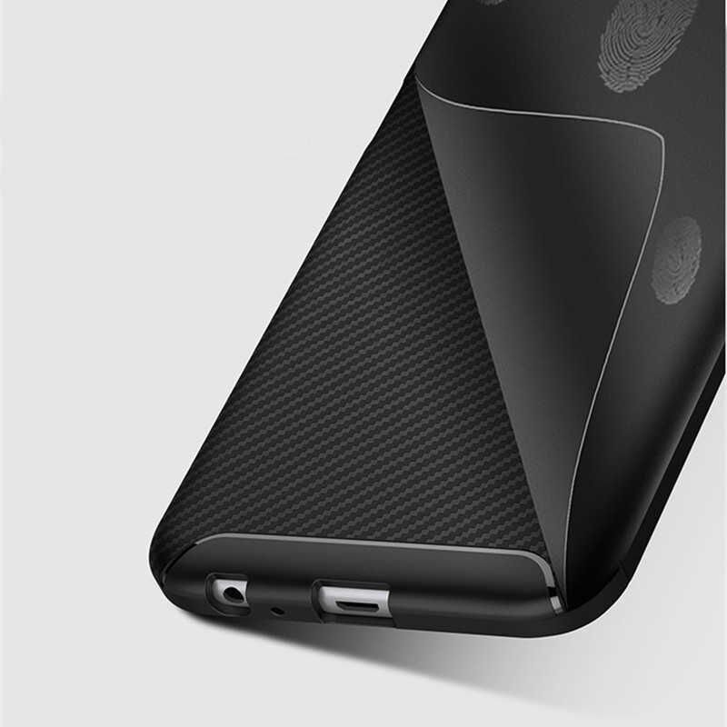 Samsung Galaxy J6 Plus Kılıf Kamera Çıkıntılı Karbon Fiber Dokulu Renk Atmaz Kapak (NEGRO) Kahverengi