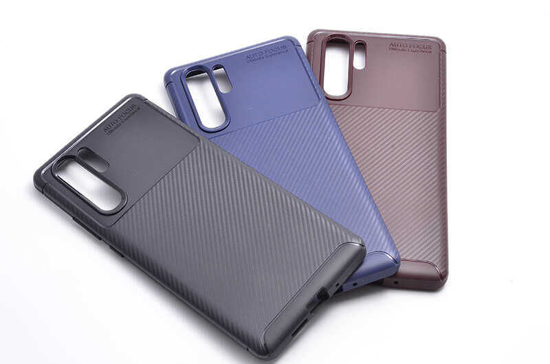 Huawei P30 Pro Kılıf Kamera Çıkıntılı Karbon Fiber Dokulu Renk Atmaz Kapak (NEGRO) Kahverengi