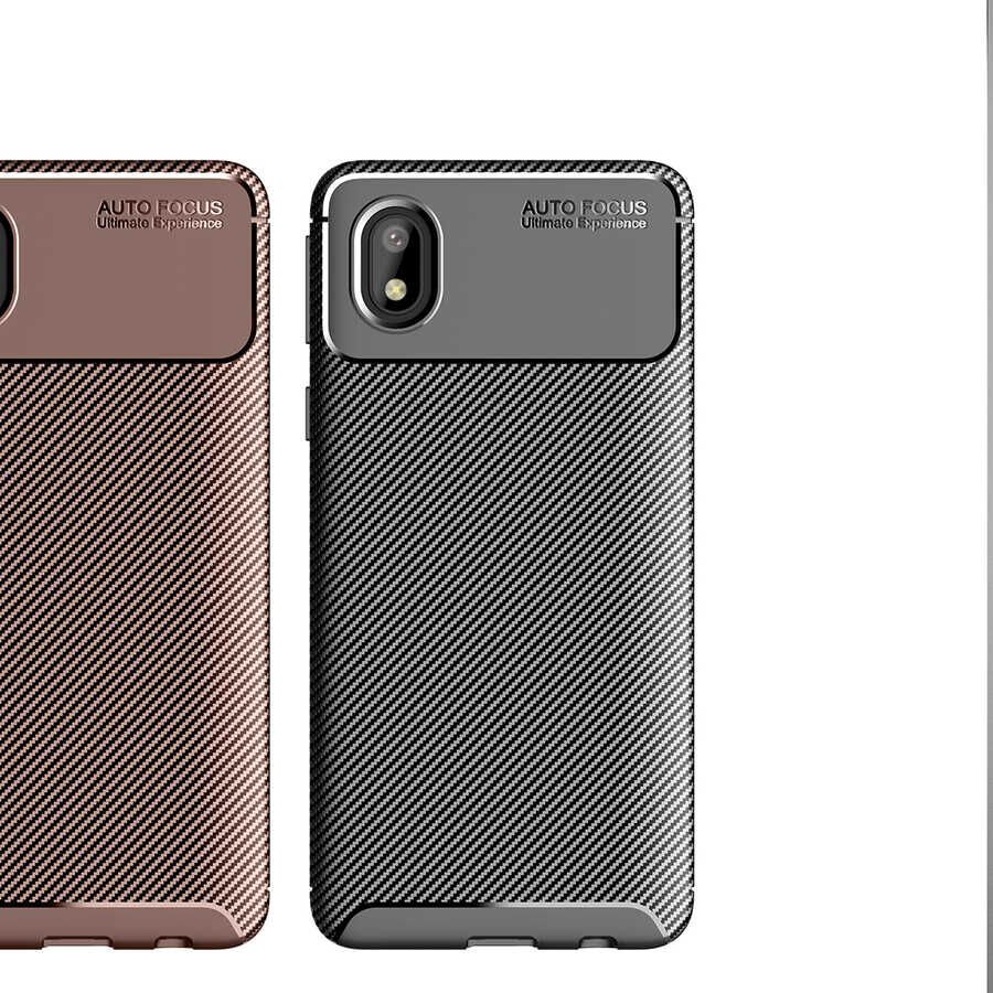 Samsung Galaxy A01 Core Kılıf Kamera Çıkıntılı Karbon Fiber Dokulu Renk Atmaz Kapak (NEGRO) Kahverengi