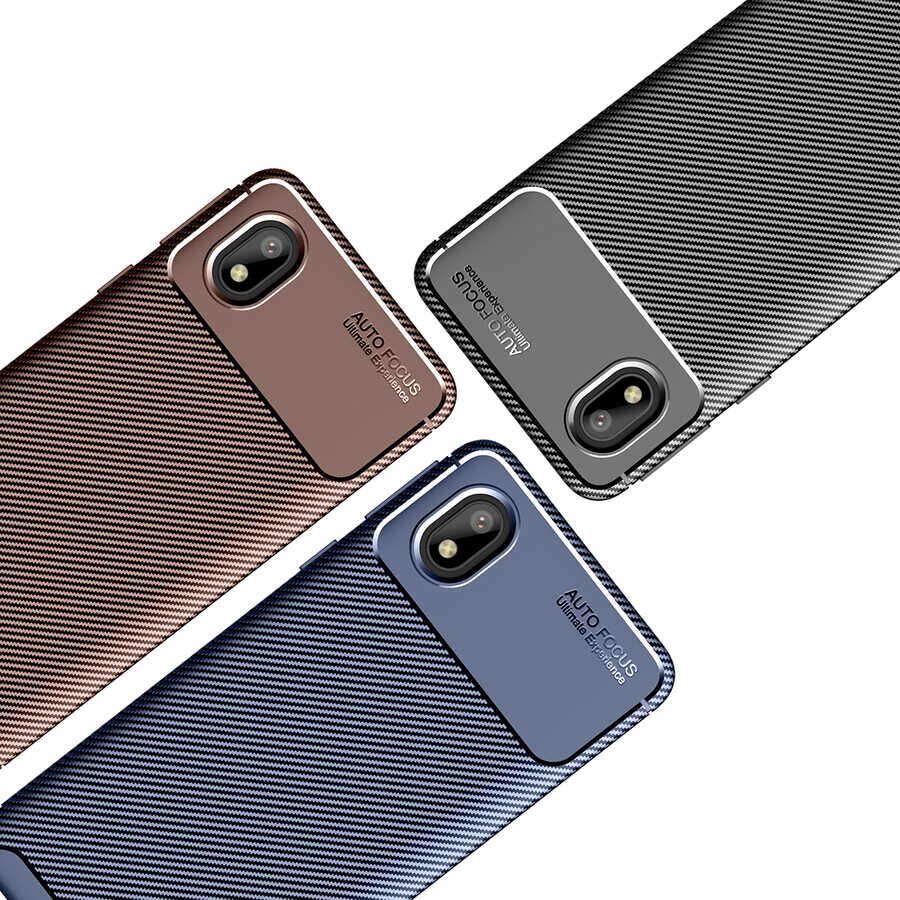 Samsung Galaxy A01 Core Kılıf Kamera Çıkıntılı Karbon Fiber Dokulu Renk Atmaz Kapak (NEGRO) Kahverengi