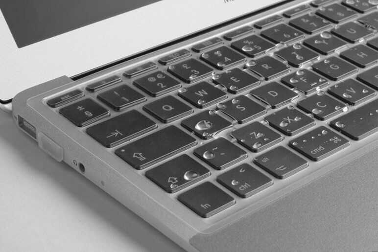 Apple Macbook Pro 14.2 2023 A2779 HEPTEKİLETİŞİM Klavye Koruyucu Şeffaf Silikon Ped